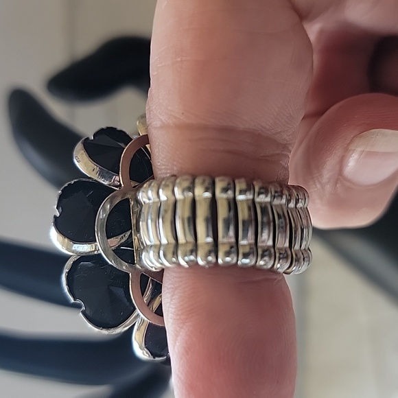 Flower Stretchy & Chunky Rings - Picture 3 of 3